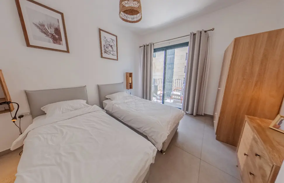 דירה עם מרפסת מהחדר